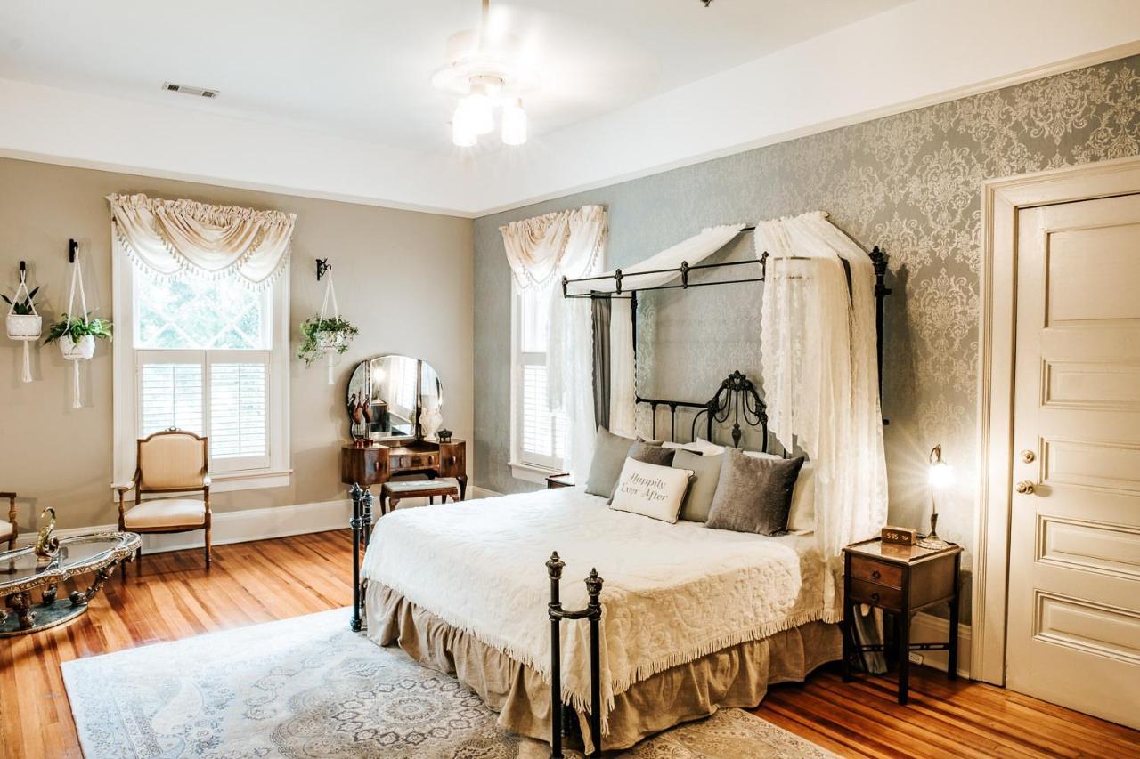Heritage House Bed & Breakfast - Boutique Adults-Only Inn Опелика Экстерьер фото