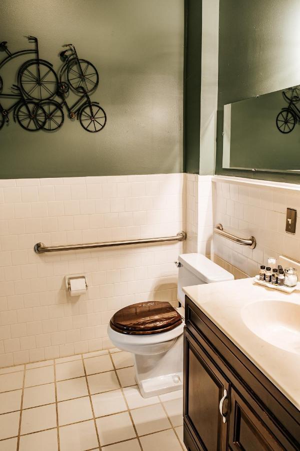 Heritage House Bed & Breakfast - Boutique Adults-Only Inn Опелика Экстерьер фото