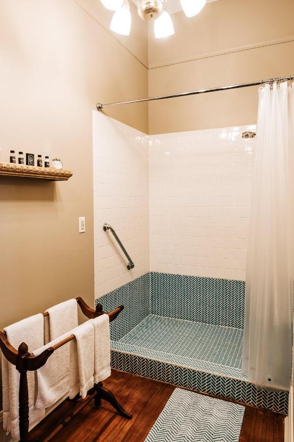 Heritage House Bed & Breakfast - Boutique Adults-Only Inn Опелика Экстерьер фото
