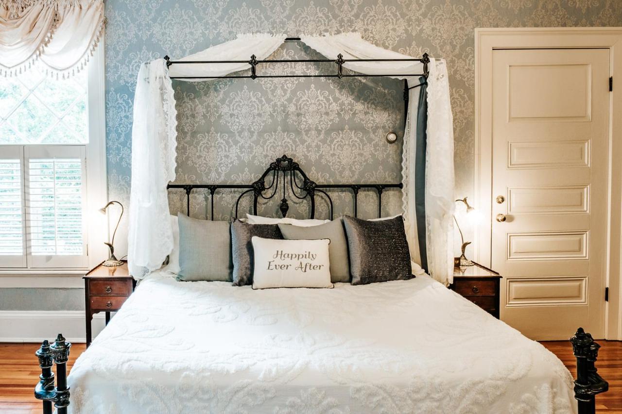 Heritage House Bed & Breakfast - Boutique Adults-Only Inn Опелика Экстерьер фото