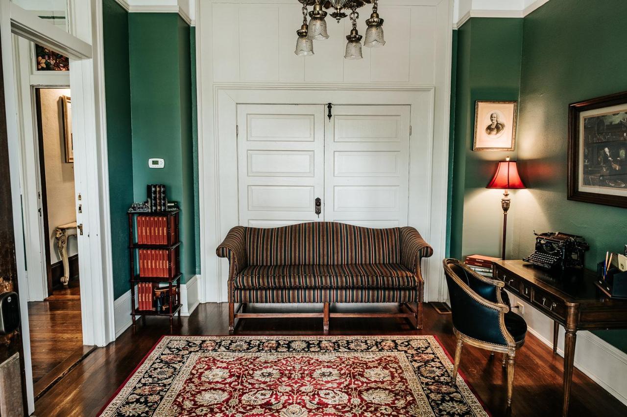 Heritage House Bed & Breakfast - Boutique Adults-Only Inn Опелика Экстерьер фото